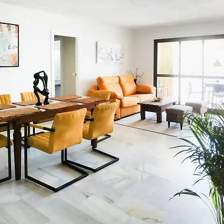 Homelystay- Marbella, Puerto Banus Apartment