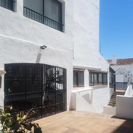 Homelystay- Marbella, Puerto Banus Apartment Marbella