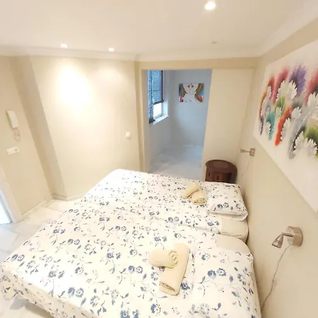 Homelystay- Marbella, Puerto Banus Apartment